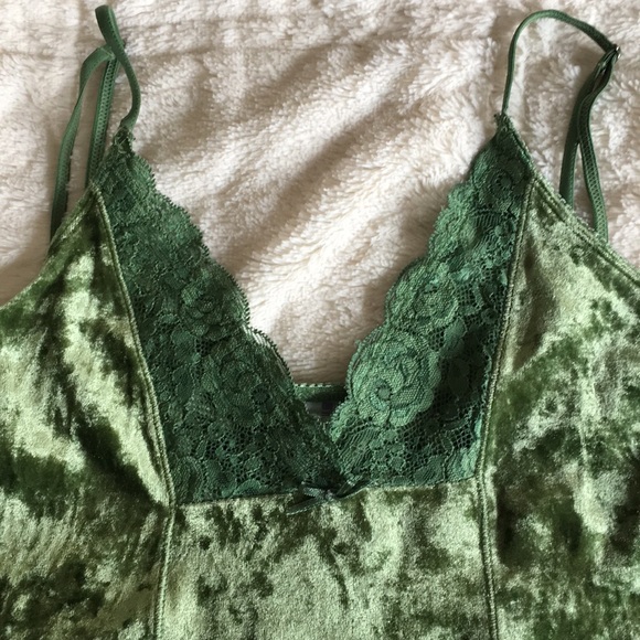 Beautiful Green Top - Picture 2 of 2